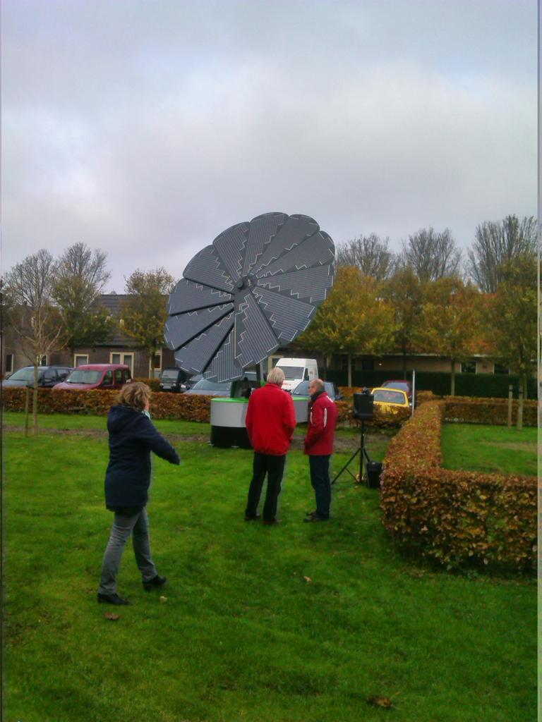 De smartflower staat. #Schiermonnikoog duurzaam!