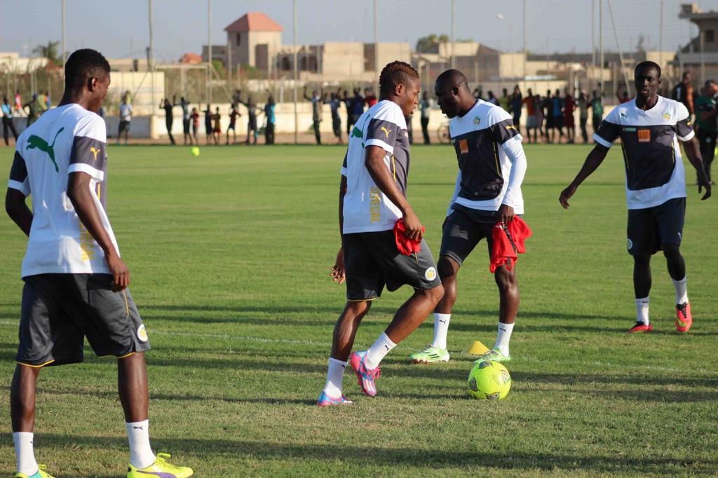 iamdiafrasakho's tweet photo. Preparing the next game ... Yesterday :1st Training Session! 
#SENBOT #AFCON2015Qualifiers http://t.co/7Vu6pR4AIz