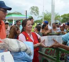 SecInteriorMag's tweet photo. Inician entrega de 4500 ayudas en Fundación http://t.co/XIofOZ4gUZ http://t.co/DChJKTsRXa