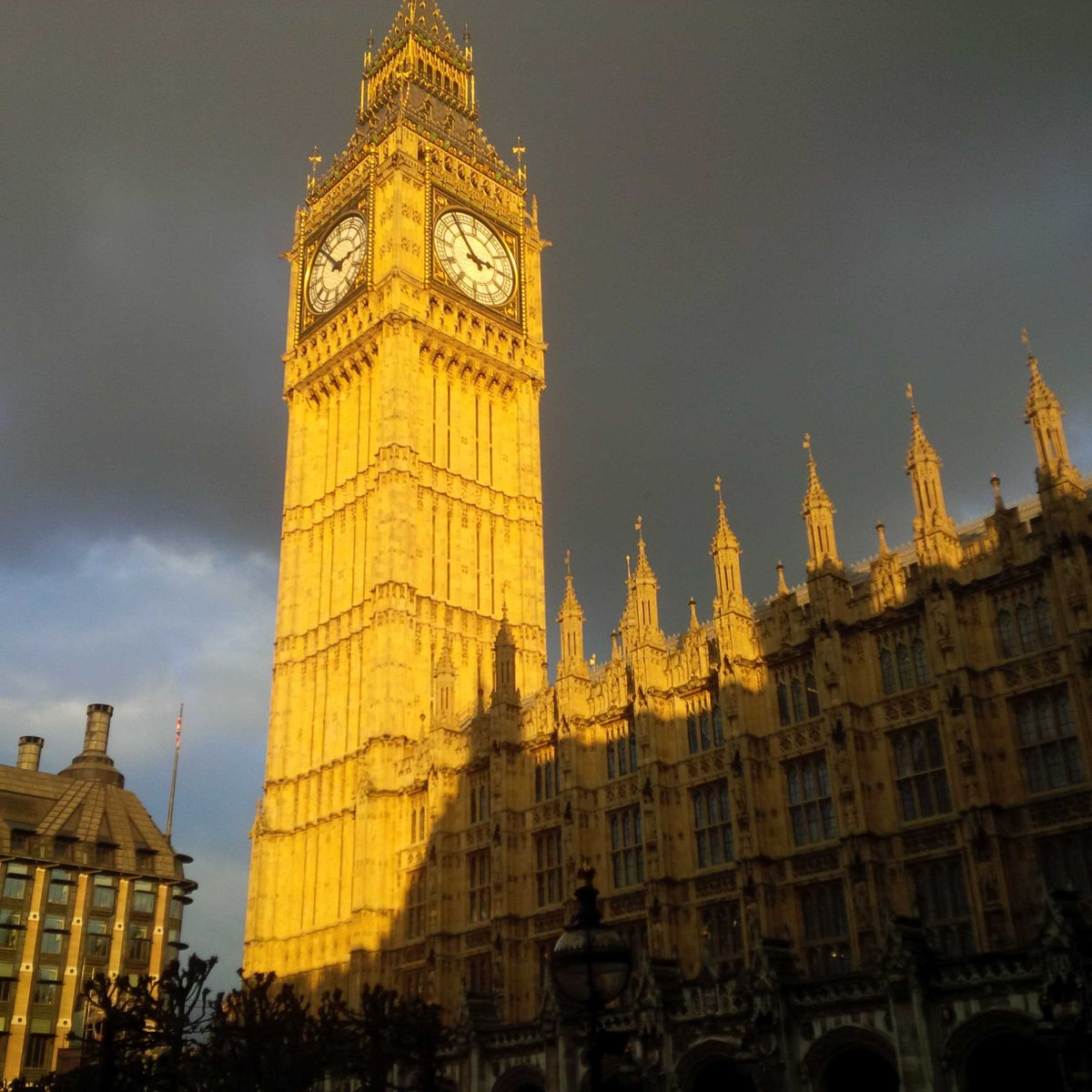 eileentso's tweet photo. love this city #london #nofilter #blackberrycamera http://t.co/Hh6tqQ5EVw