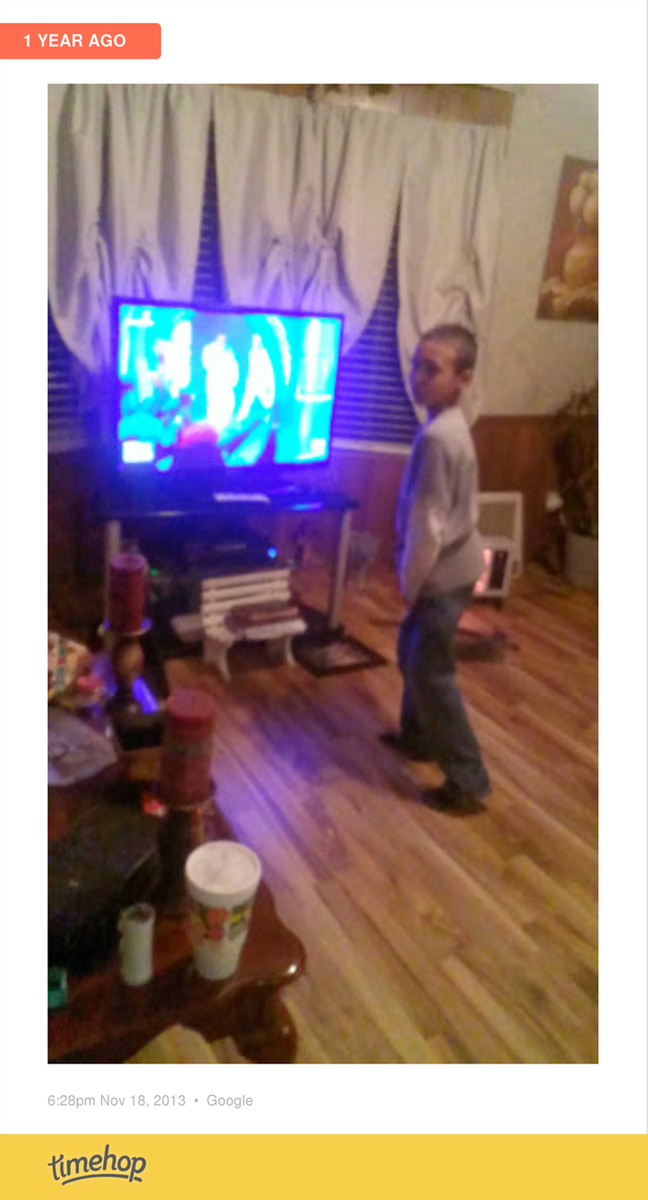 SharlenaAllen's tweet photo. he was dancing lol  http://t.co/MKAMK2SIU9 http://t.co/B3KgNqs8it