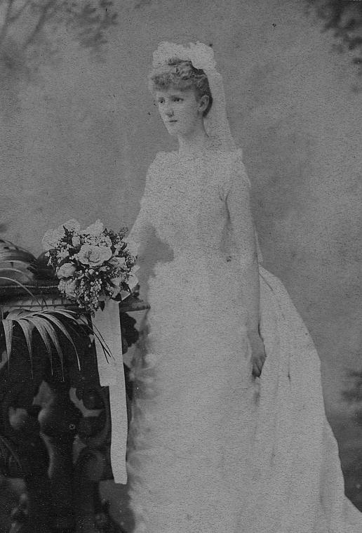 LissadellHouse's tweet photo. #ConGoreBooth on the day of her wedding to Casimir Markievicz, attended by #EvaGoreBooth, 29 Sept 1900, London http://t.co/mHNuOA9PaR