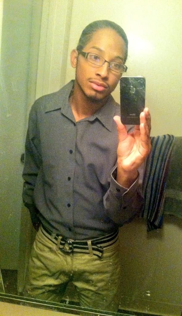 StefanAOfficial's tweet photo. Headed out to a job interview, tryna find a second job😁💼 #iPhoneUpload #StefanBaines http://t.co/8KW1UdCOIh