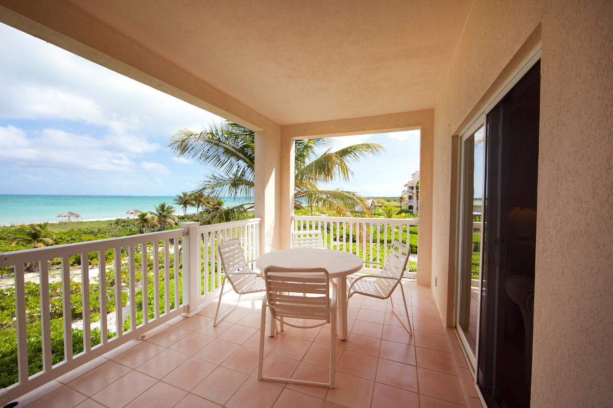 #Escape from the #winter #weather. #Book a #tropical #getaway with us. We have units available for early Dec &amp; Jan