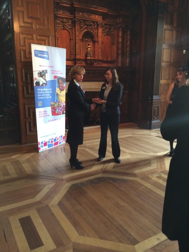 Jade_Johnson88's tweet image. Very proud to receive my #QueensGuide today from @Chief_Guide :-) @Girlguiding