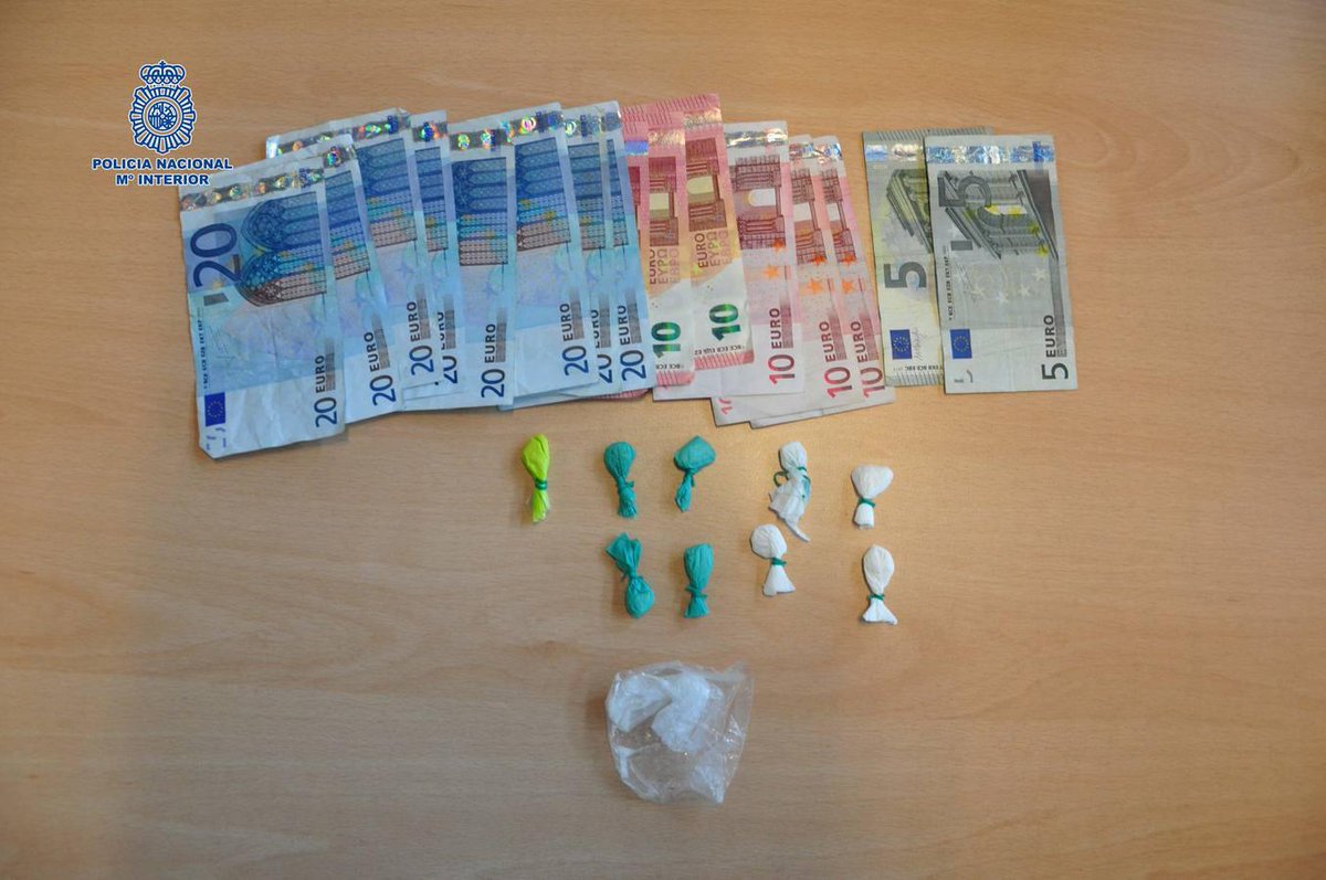 hoyextremadura's tweet photo. #Extremadura | Detenido por vender cocaína en festival de música electrónica http://t.co/VPQfVcu7aT @hoyextremadura http://t.co/BZWkkGnzwm