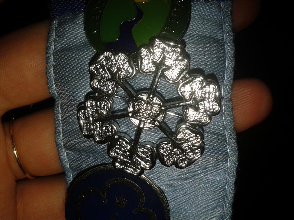 CharlieLIrwin's tweet image. Just received my #queensguide from @Chief_Guide Gill Slocombe, now talking to other QGs about mud and pasta