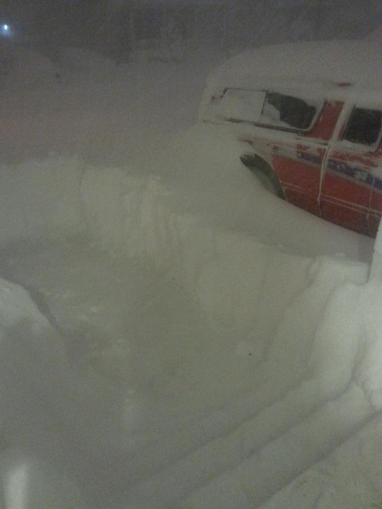 elacorte1023's tweet photo. @news4buffalo West Seneca is waist high in snow http://t.co/C23slEaUWH