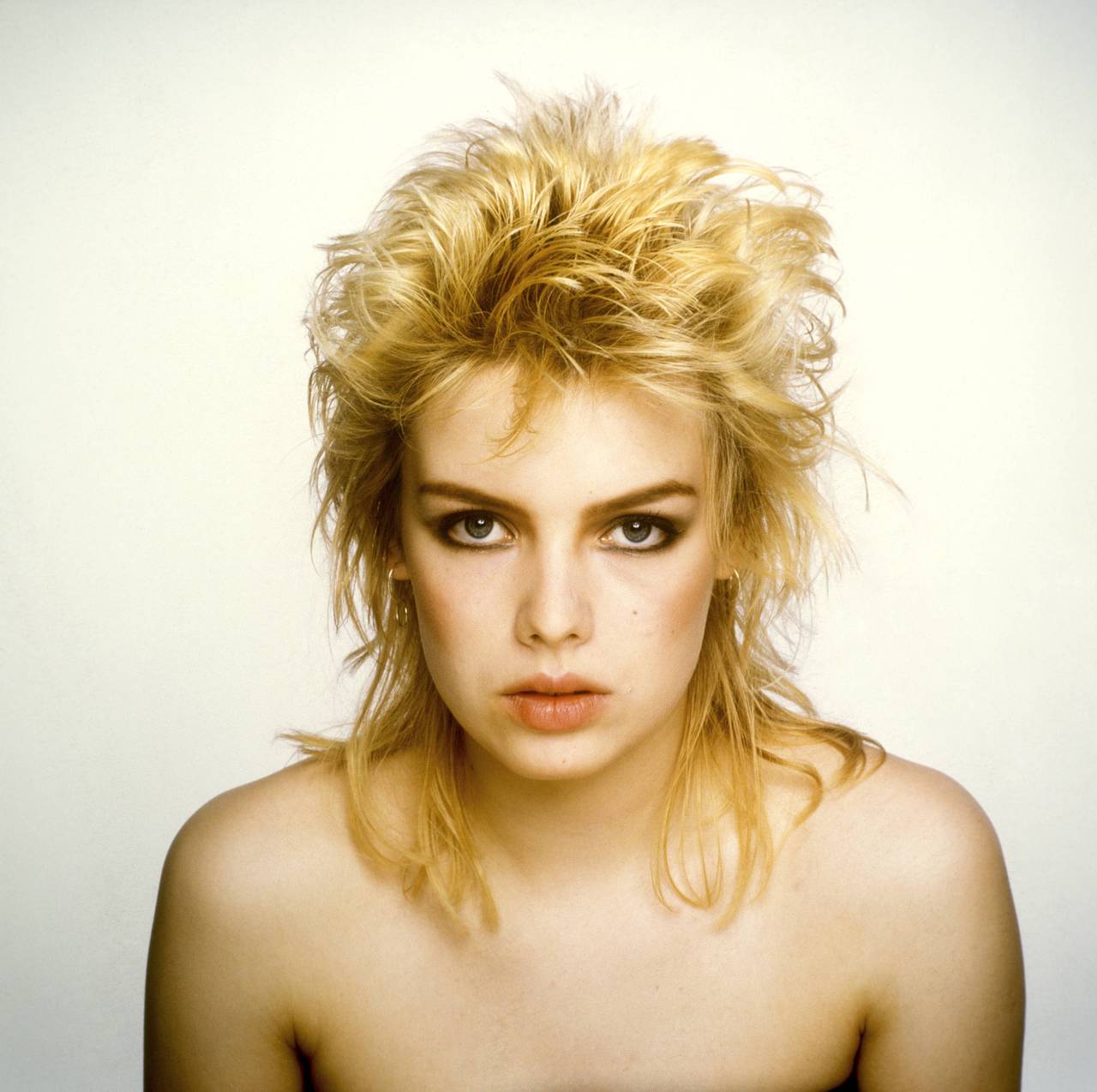 Quoi ?? "Happy birthday miss ........ !" 

hé ~ KIM WILDE ~ Cambodia. Quel souvenir ! 