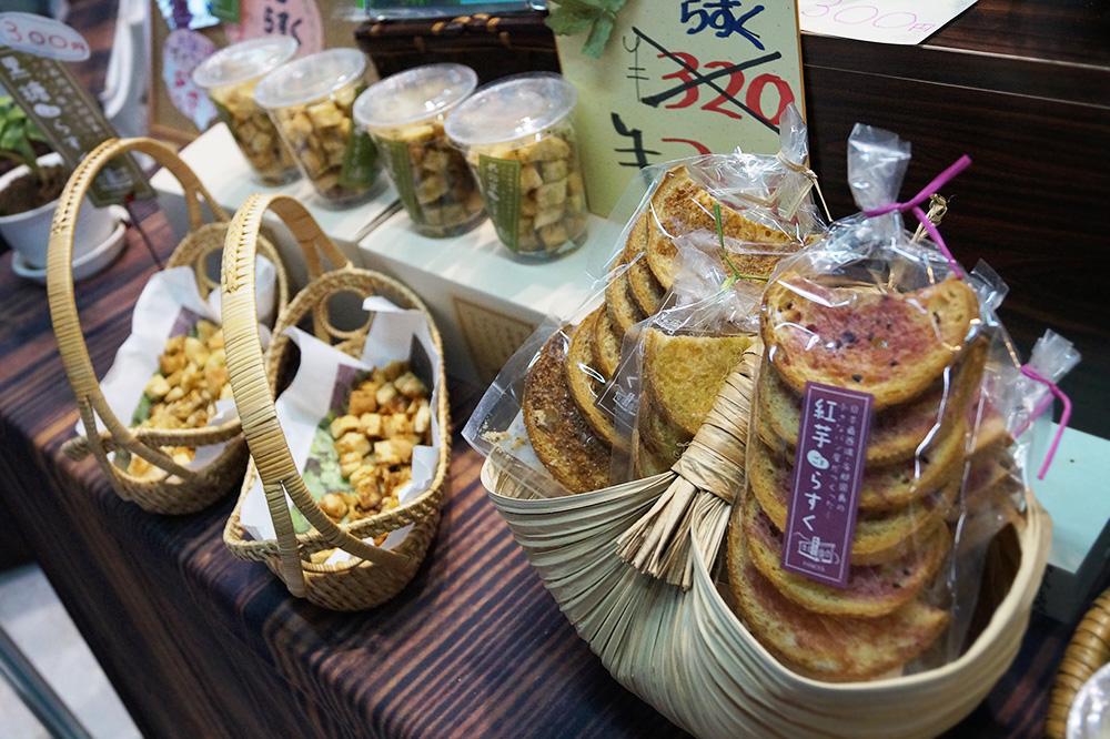 【離島フェア2014】手作りパンの店 パネス（与那国島） ― 島の素材を使用してカリカリに焼き上げたラスク「長命草らすく」「黒糖らすく）」「紅いもらすく」が美味しそうでした♡ #与那国島 #パン #ラスク #離島フェア #沖縄 #離島