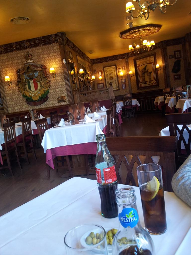 paulacava9's tweet photo. Comiendo con mi chico @carloscm96 Gracias por estos dos años a tu lado, te quiero mucho http://t.co/Ks0EoIC76c