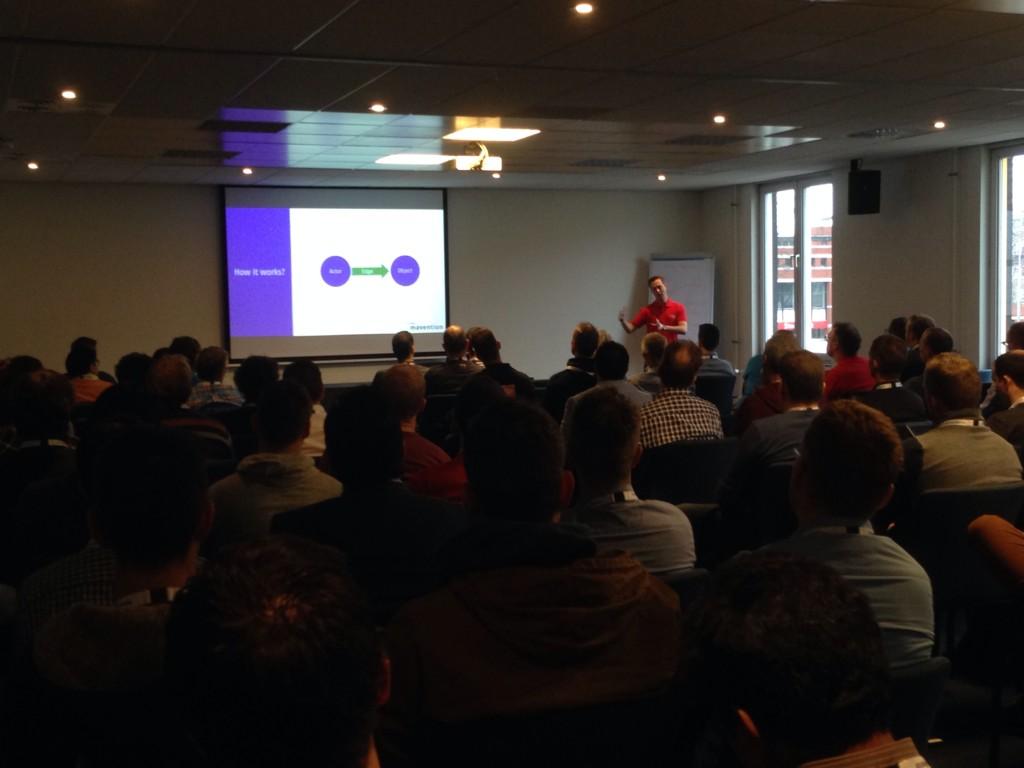 appieschot's tweet image. So @waldekm is shaming some #officegraph love at the #SPCon14