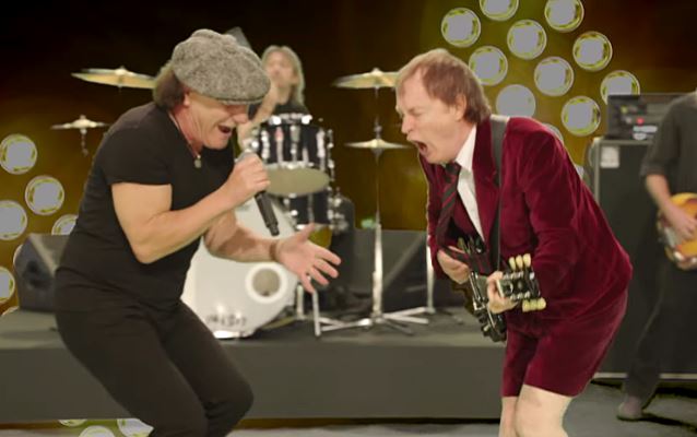 BLABBERMOUTHNET's tweet image. AC/DC's ANGUS YOUNG: MALCOLM 'Kept Going As Long As He Could' blabbermouth.net/news/acdcs-ang…