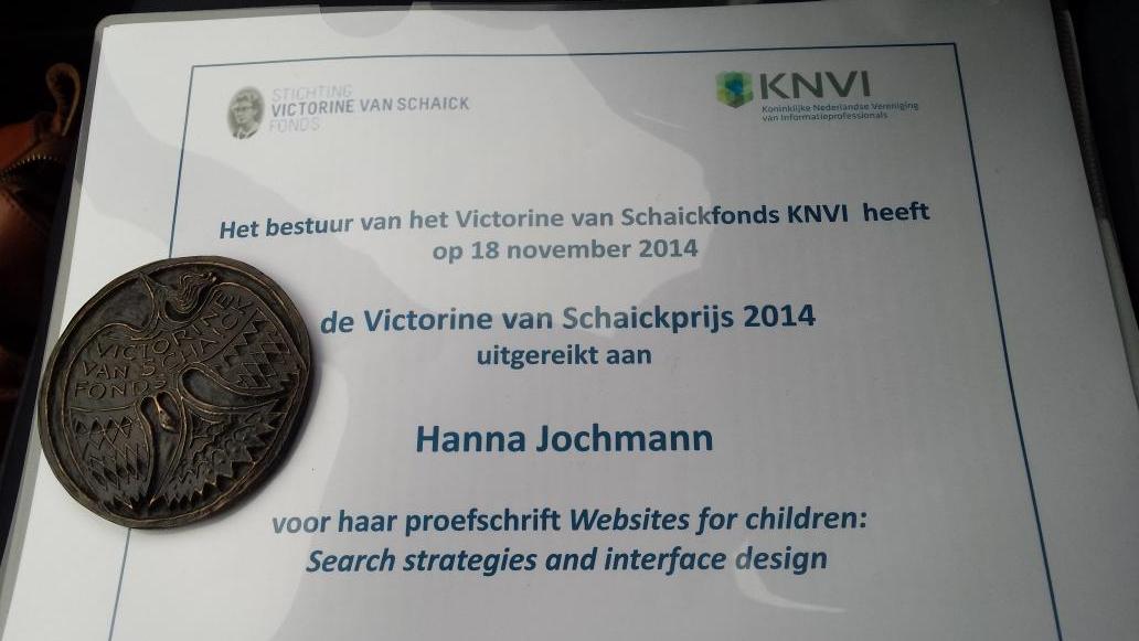 Hanna_Jochmann's tweet photo. Super trots! Vandaag de Victorine van Schaickprijs in ontvangst mogen nemen voor mijn proefschrift. #KNVI2014 http://t.co/4lbqfo7lNW