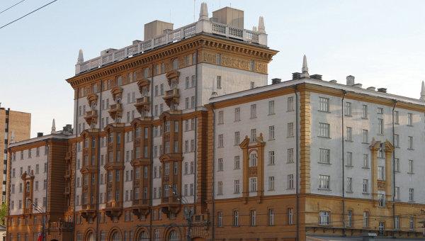 Контрразведка новая площадь 10 фото. Посольство США В Москве Новинский бульвар. Посольство США Новинский бульвар 21. Здание посольства США на Новинском бульваре. Старое здание посольства США на Моховой.