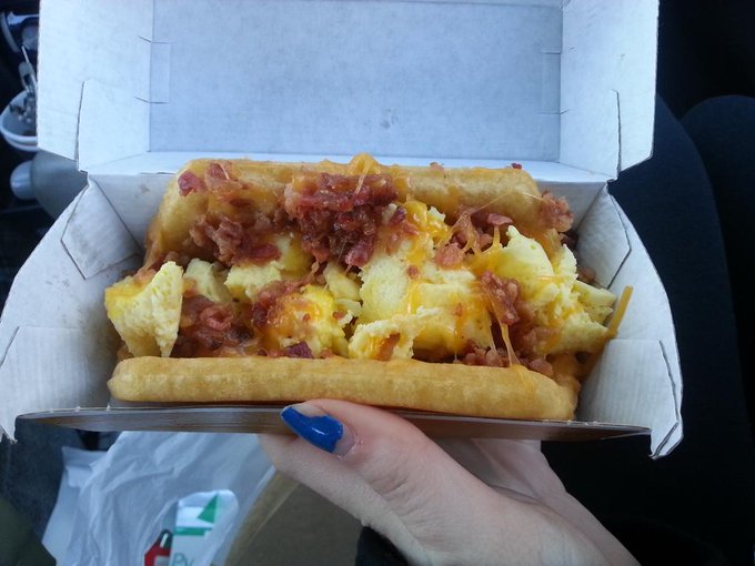 Starbucks &amp; Taco Bell Breakfast :) #TreatingMyself http://t.co/Fl0i0UZGUs<a href="/tag/treatingmyself"class="tags">#TreatingMyself</a>