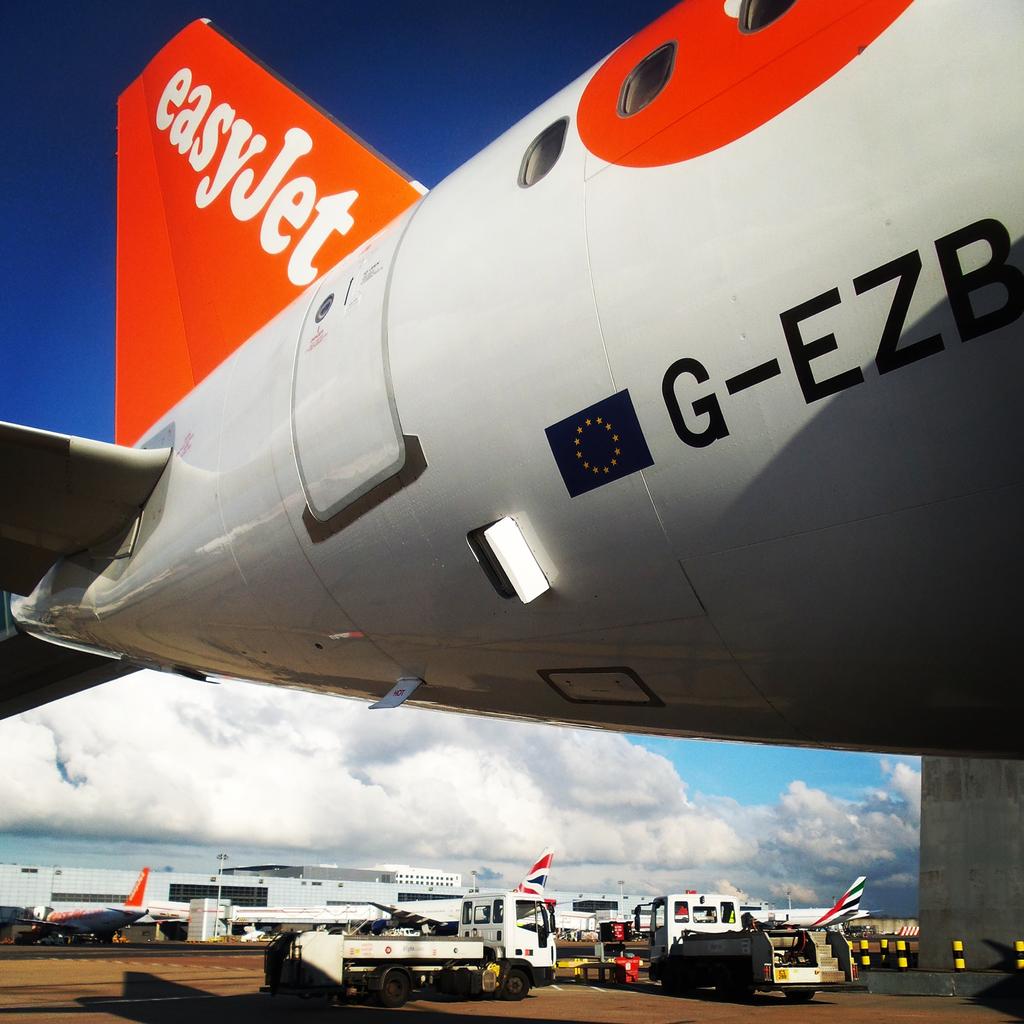 AS_Aviation's tweet photo. Back om shift today... only a "little" 12 hour shift. *sigh!* the sun is slowly disappearing too. Boo! http://t.co/hsuU6VMKyX