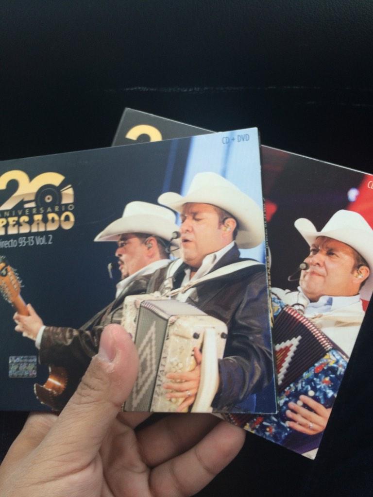 grupo_pesado's tweet photo. “@LaloElizondoTV: Vamonos pa mcallen y que la música no falte !! #Directo93-13 @grupo_pesado http://t.co/LYwiufOslU”// Buen viaje Lalo!
