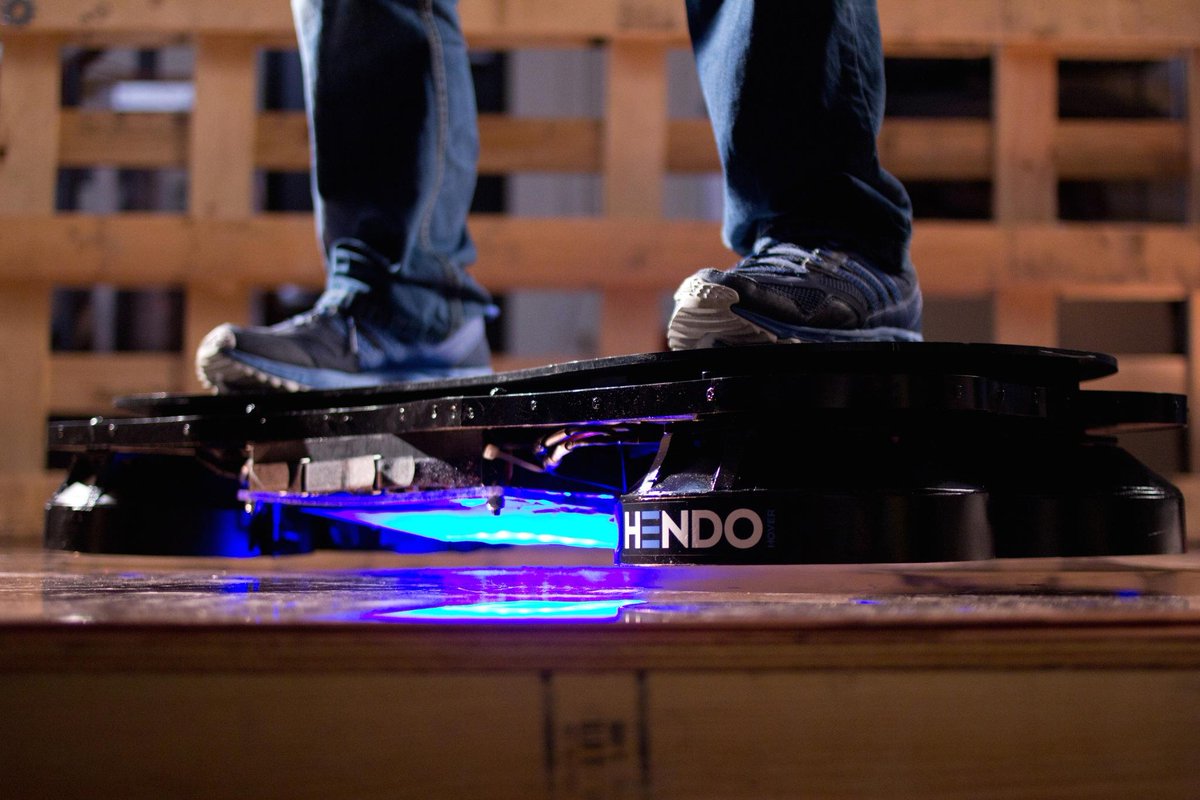 InBuzztrie's tweet photo. Vidéo : Un skater professionnel essaye l'hoverboard inspiré de Retour vers le futur http://t.co/9zyifaJkfK http://t.co/Tc9M0h26ta