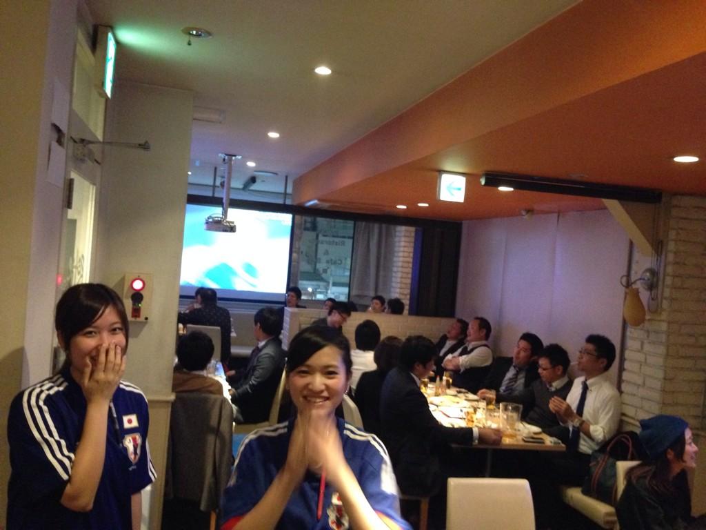 Rotie 門前仲町 アジアカップ15 日本vsイラク 100インチプロジェクター放映 空席残りわずかです 世界のビール ワイン こぼれスパークリングワインで乾杯 門前仲町で歓送迎会 完全個室4名 名様 貸切最大60名様