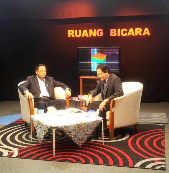 IsmailSabri60's tweet photo. Temubual bersama Bernama TV malam ini berkenaan #MAHA2014 http://t.co/hj44jrIFog