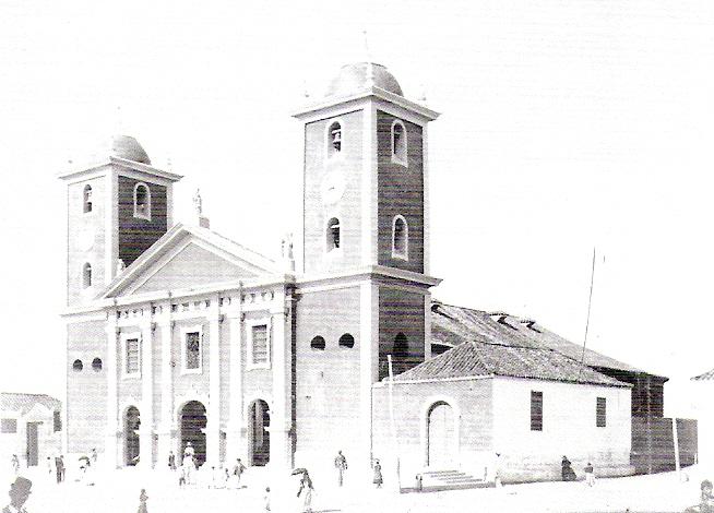 todozulia's tweet photo. Un recorrido por la casa de la #VirgenChinita #PatronaDelZulia
(2) pasa despues a edificarse de ladrillo http://t.co/qOhvfdoNlU