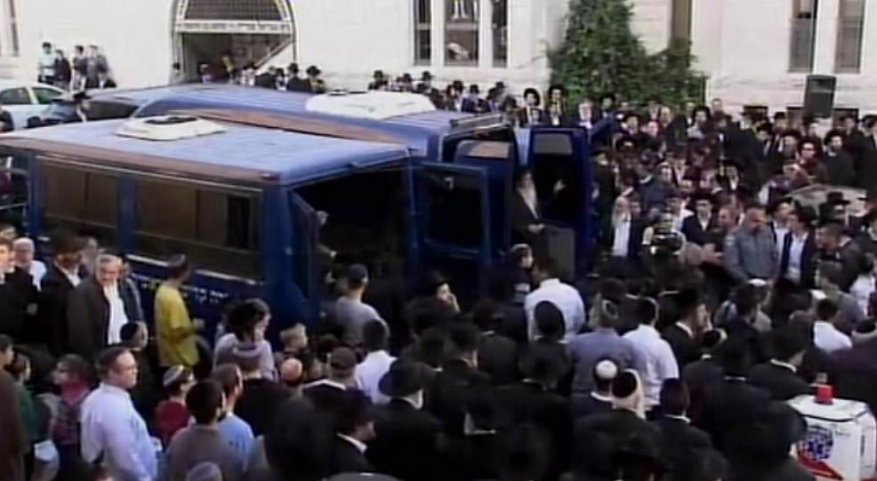 IsraelHatzolah's tweet photo. HEARTBREAKING: Thousands attending funeral of 3 victims killed in todays massive J'lem synagogue terror attack - Ynet http://t.co/CBF5bFKjIA
