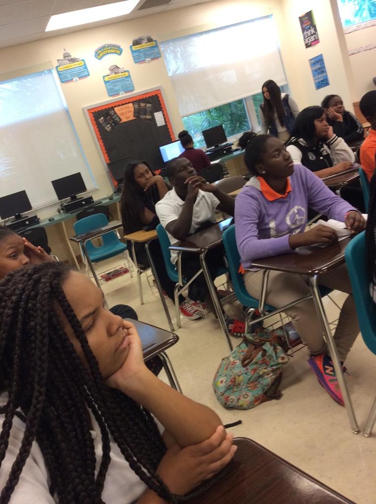 TheFamily_Table's tweet photo. "What Is Foster Care?" Discussion Today In Law Classes http://t.co/xfqvSR0Fru