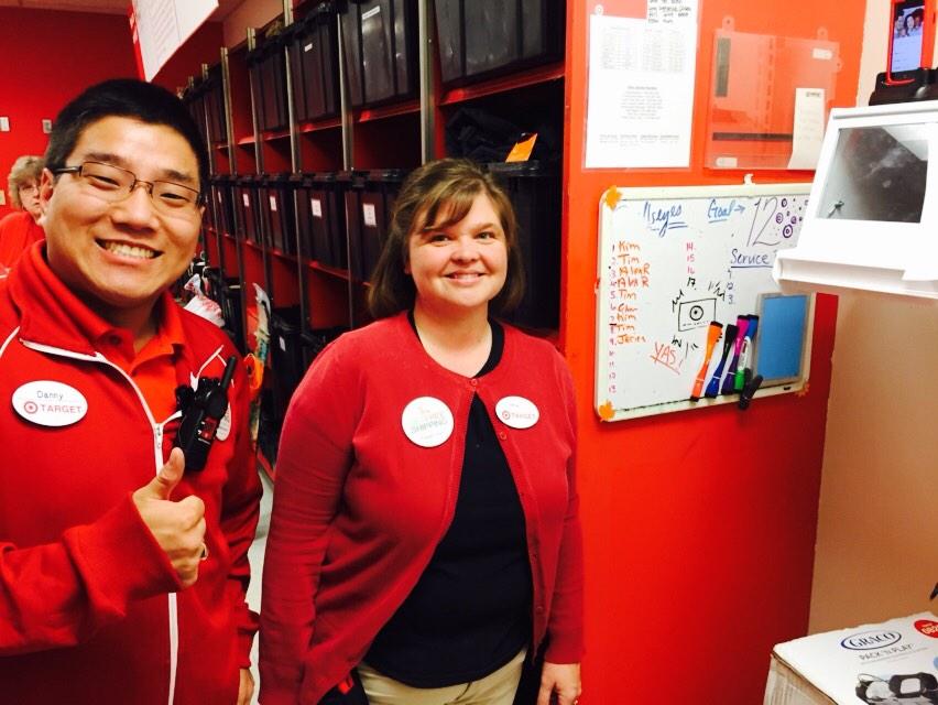 ebfynbo's tweet photo. 9 redcards at handoff! 6.20%for T620 nice work Danny and Tricia. @algaffner @bob_orourke @TargetJuan #T0620 #Loyalty http://t.co/D2SdQmvv5j