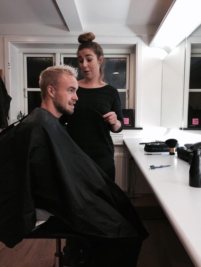 greyslacks's tweet photo. "Ibi Makienok" friserer min ven @peterfalktoft inden aftenens Monte Carlo. http://t.co/rMm6hNtRrn