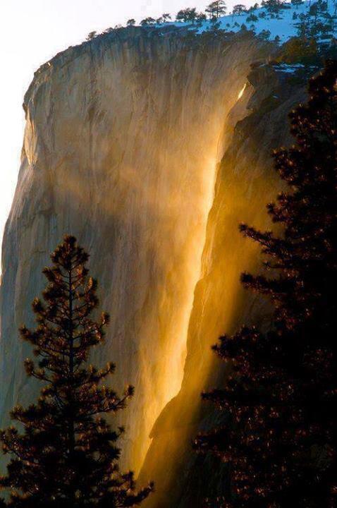 _salomo's tweet photo. Cascada Cola de Caballo, Parque Nacional de Yosemite, California http://t.co/ZbFjuAMqCy