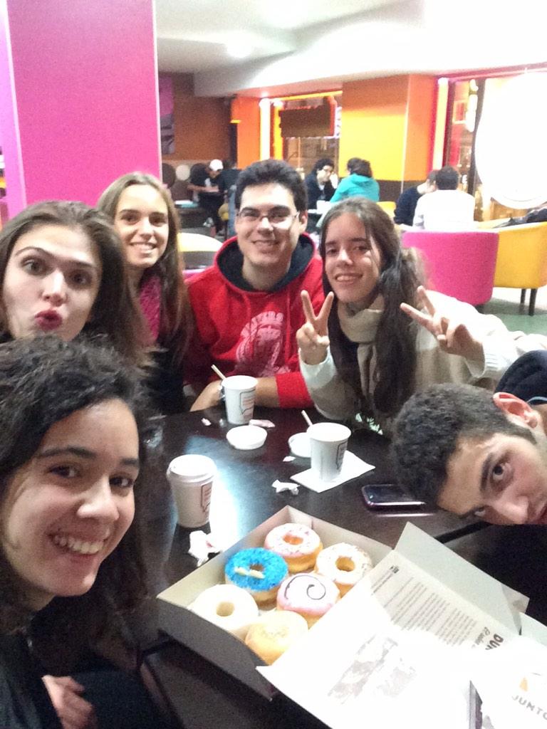 Mery_Oca's tweet photo. Estos muchachos han hecho que me lo pase muy bien esta tarde http://t.co/FL1XCKh6YZ