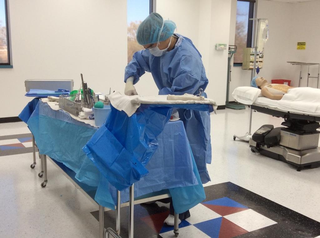 BaileyKaren12's tweet image. @GreatPlainsTech Surg Tech student keeping it real during skill checks. #workinmotion