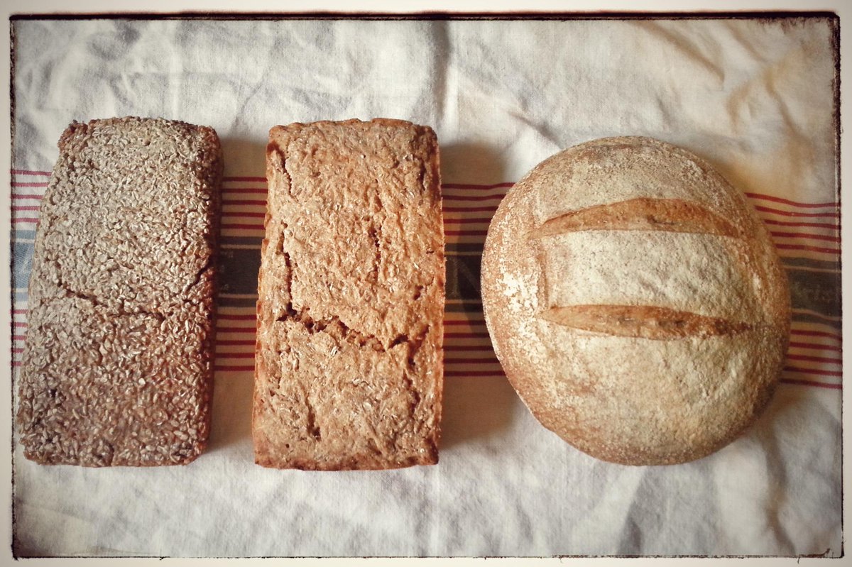 MelissaWhiteUk's tweet image. @Emsbread ...and while the oven's hot, a trusty Levain de Campagne (slashes too shallow tho) #howtomakebread