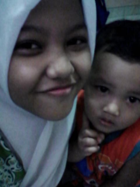 putri_harery's tweet photo. Sama keponakan Angeline☻ http://t.co/uhePqf7dgz
