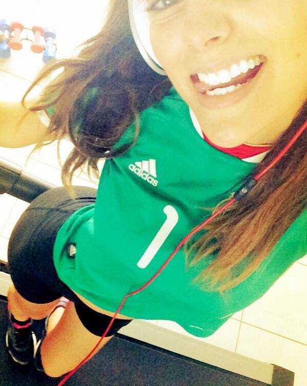 TmNavarreteITA's tweet photo. @ximenaNR Buenos dias preciosa ,q sea un dia lleno de tantas cosas bonitas! Disfruta y vive de alegria!#NuestraIdola http://t.co/tQcPRVSSzo