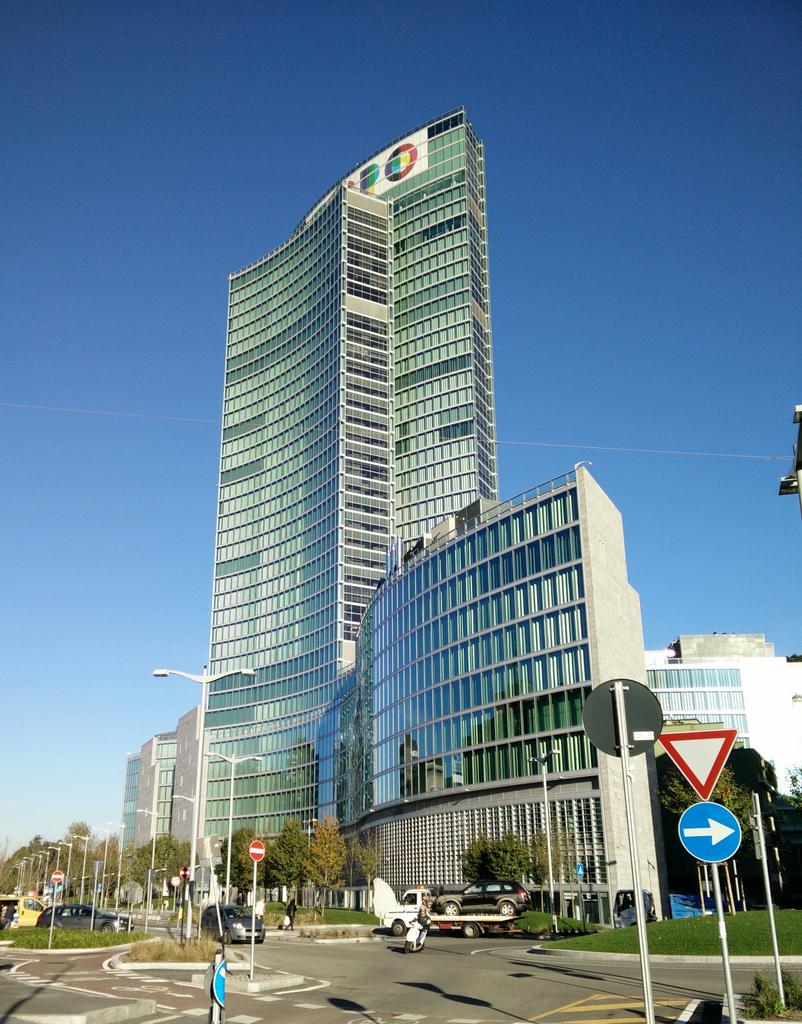 ExpoScuola's tweet photo. Oggi in Regione Lombardia con l'assessore @ApreaValentina per #exposcuola! Siamo #expottimisti! #progettoscuola http://t.co/FO0MTVHrNR