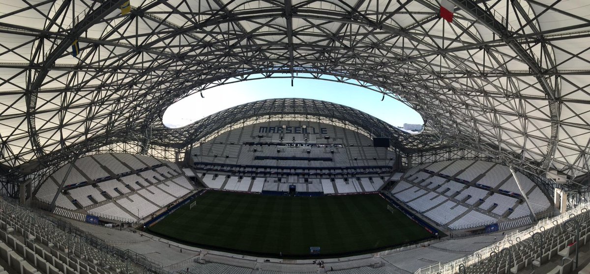 equipedefrance's tweet photo. France-Suède H-4... Le nouveau Stade Vélodrome vous attend. Faites du bruit ! #FRASUE #AllezLesBleus http://t.co/3kHO9li33G