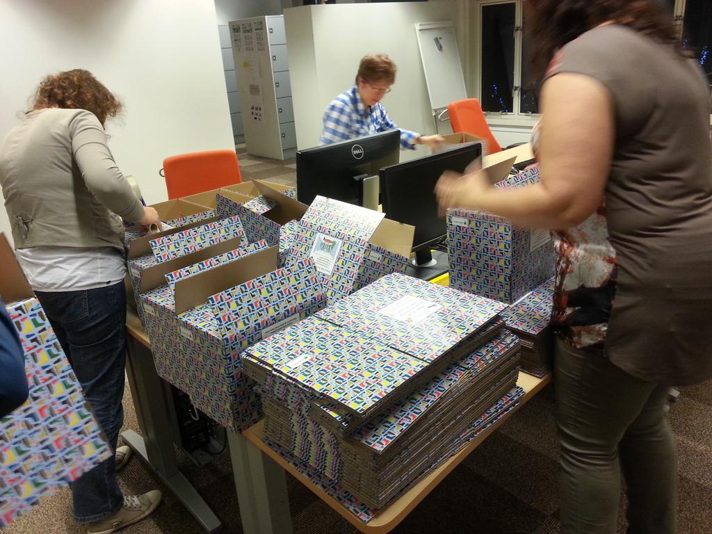 mvl3169's tweet photo. Client Support Rotterdam @AA_foundation  gaan #samenbereiken aan de slag voor de Sinterklaas actie voedselbank. http://t.co/cYiBCwBLf0