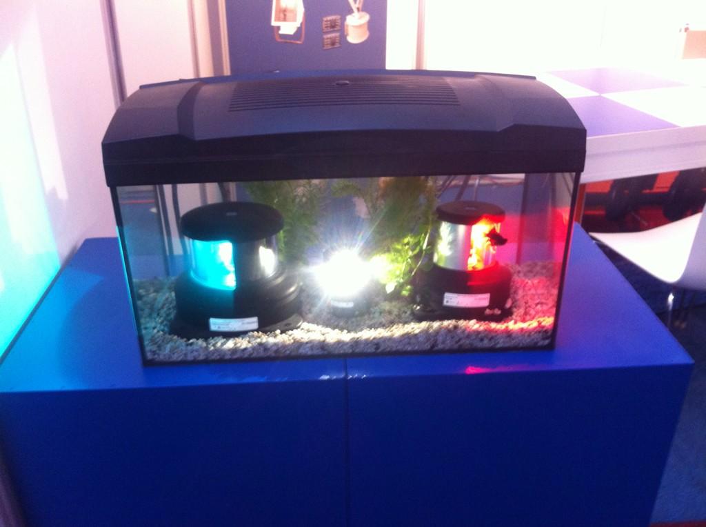 DenHaanRdam's tweet photo. DHRLED lichten blijken ook waterdicht. No twee dagen @metstrade te zien. http://t.co/63RXezOR3F