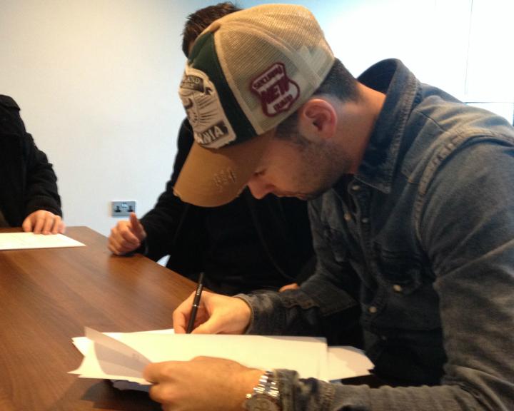 BlackpoolFC's tweet photo. BREAKING: Winger Chris Eagles has agreed a deal to join Blackpool. http://t.co/MoKhCe8IpY http://t.co/1QvU8mNAoB