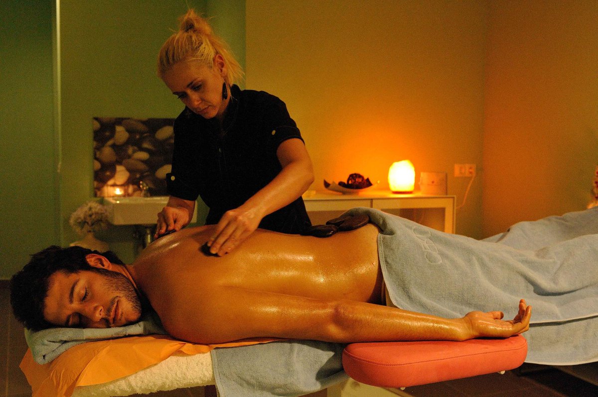 TimeandBonus's tweet image. ¡Olvídate de la rutina! Envoltura con bañera térmica, masaje anti estrés y circuito Spa. goo.gl/2QL8MA