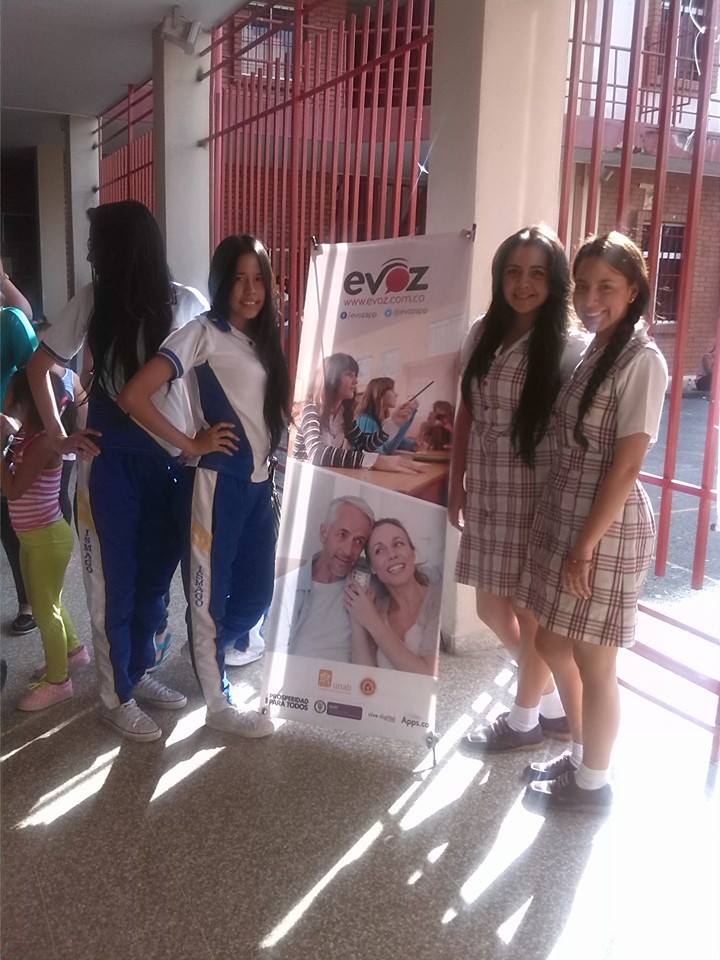 EvozApp's tweet photo. @EvozApp presente en el #ColegioMariaGoretti @Bucaramanga. Seguimos interesados en afianzar la comunicación educativa http://t.co/74VSRhjh0F