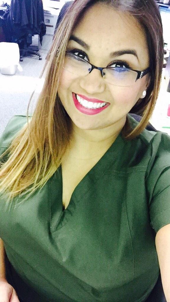 Krista_Lee85's tweet image. Happy Tuesday! 😁 #NewScrubs #DifferentColor #digginIt #selfie