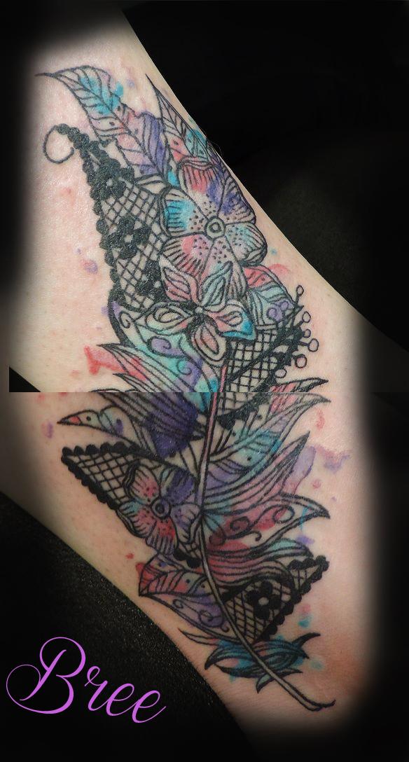 Some fancy ass feather done by Bree! #laceitup #lacefeather #Watercolour
