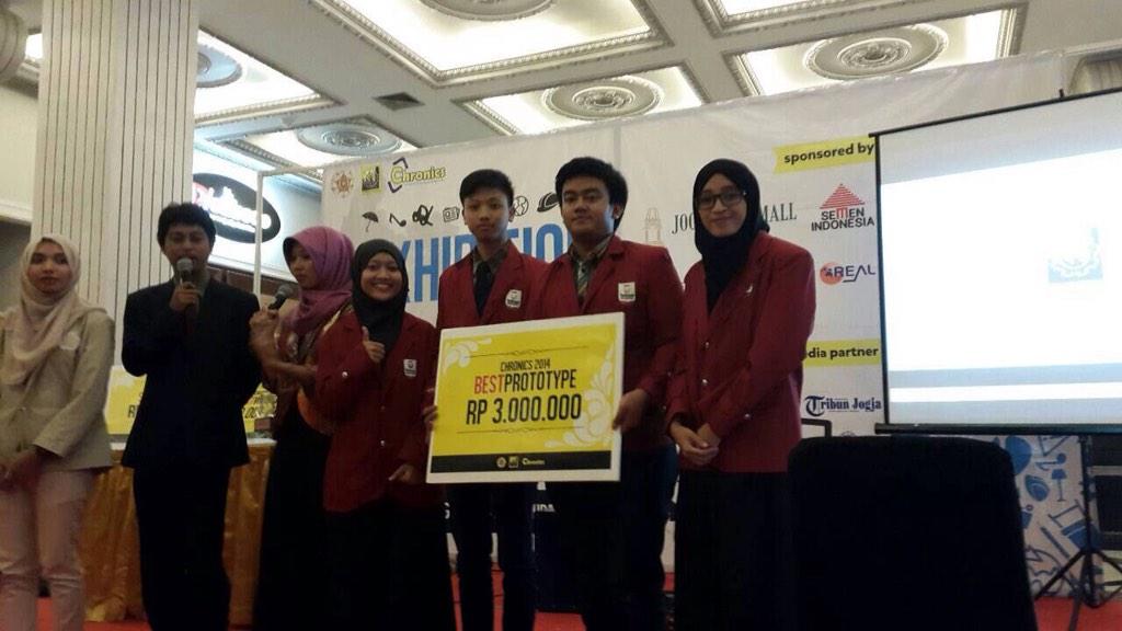 APKdanE's tweet photo. Congrats too for Katsu Team @adiheikal that got the best prototype @ Chronics 2014 :) http://t.co/uP42FiYygU