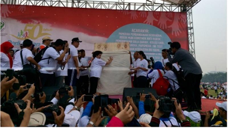 Kemenkes Raih Rekor Muri "Komitmen Tidak Merokok" nasional.news.viva.co.id/news/read/5589…