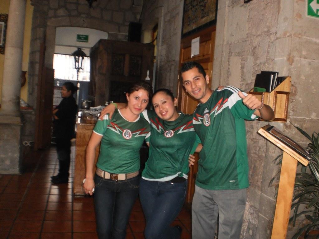 howardjohnsonmx's tweet photo. Disfruta al 2x1 Futbol y un rico desayuno.  Sólo en @howardjohnsonmorelia http://t.co/bRO972sMUg