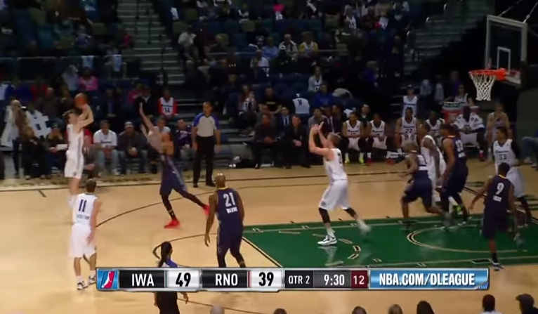 Sportando's tweet photo. Arseneault system doing work: Brady Heslip is averaging 39 points per game for @renobighorns http://t.co/Pebnej2z4a http://t.co/apIwo5dpLq