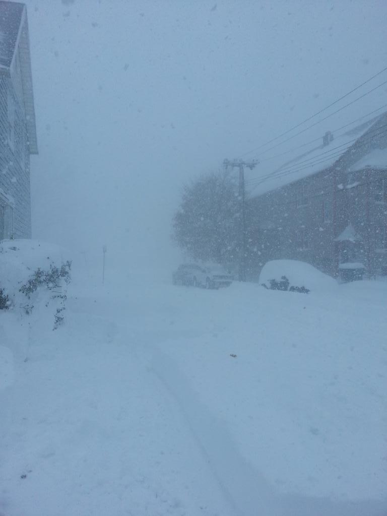NancyKelchlin's tweet photo. @WGRZ @wgrzMichael #WGRZsnow South Buffalo sucks right now! Bailey/Seneca neighborhood... http://t.co/wnNFZ38Vua